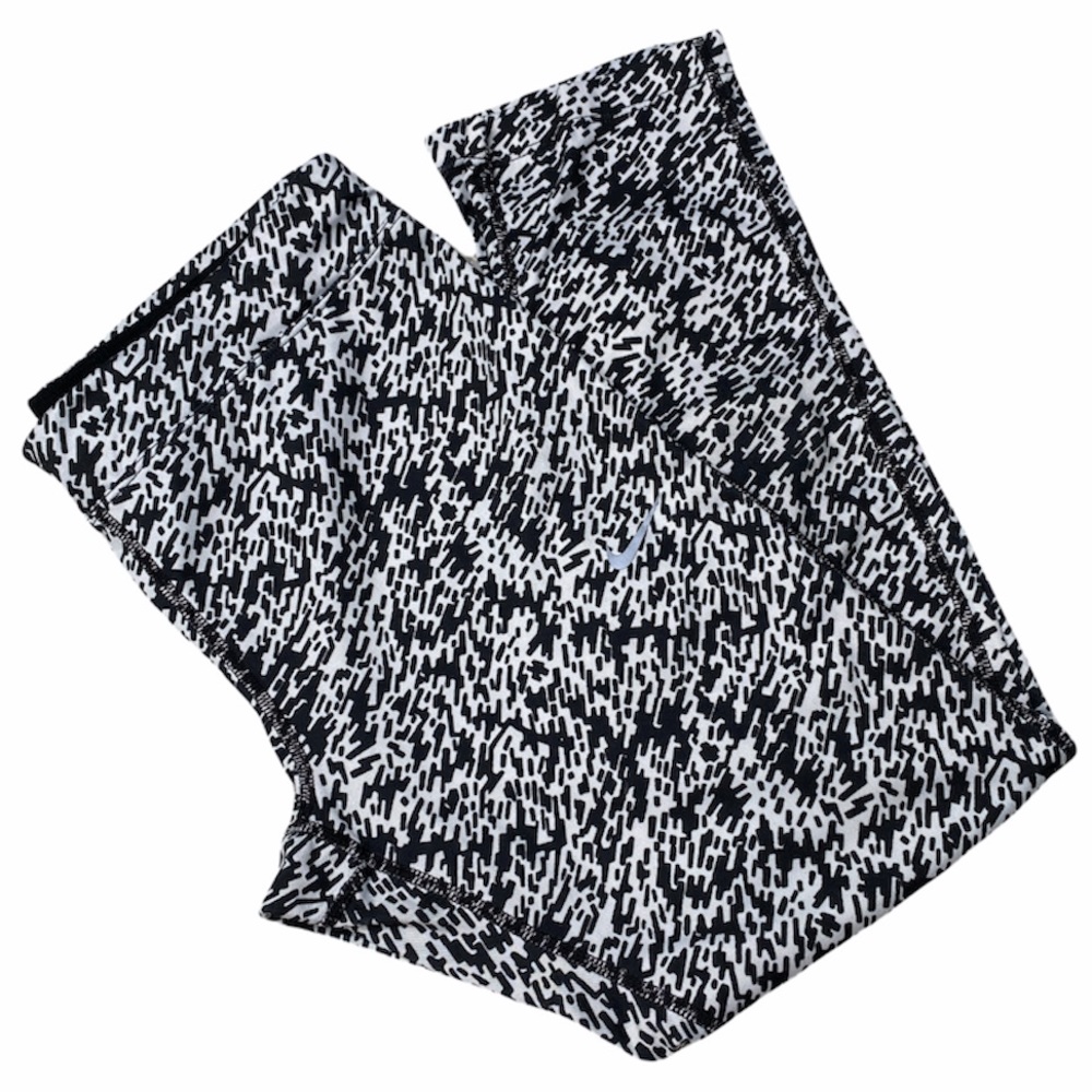 Nike Black White Capri 3/4 Athletic Leggings CC21